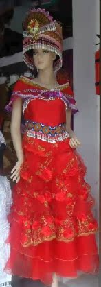 云南文山地方特色服装 新式红色苗族服装 新娘