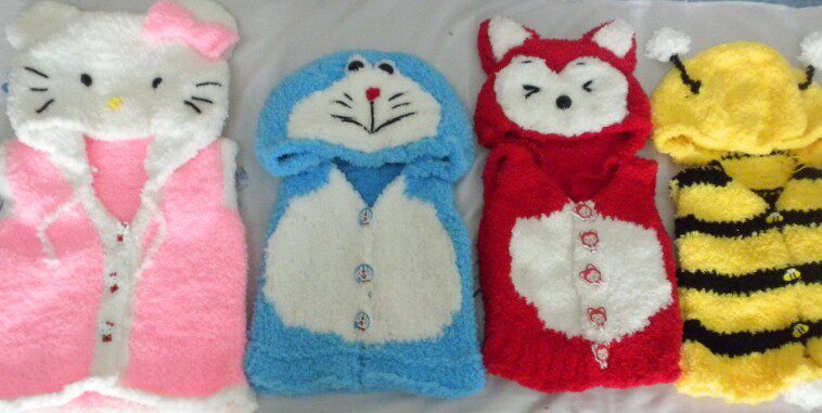 代织 成品 绒绒线<em>马甲</em> 可爱 卡通 <em>阿狸</em> KT<em>猫</em> 叮当