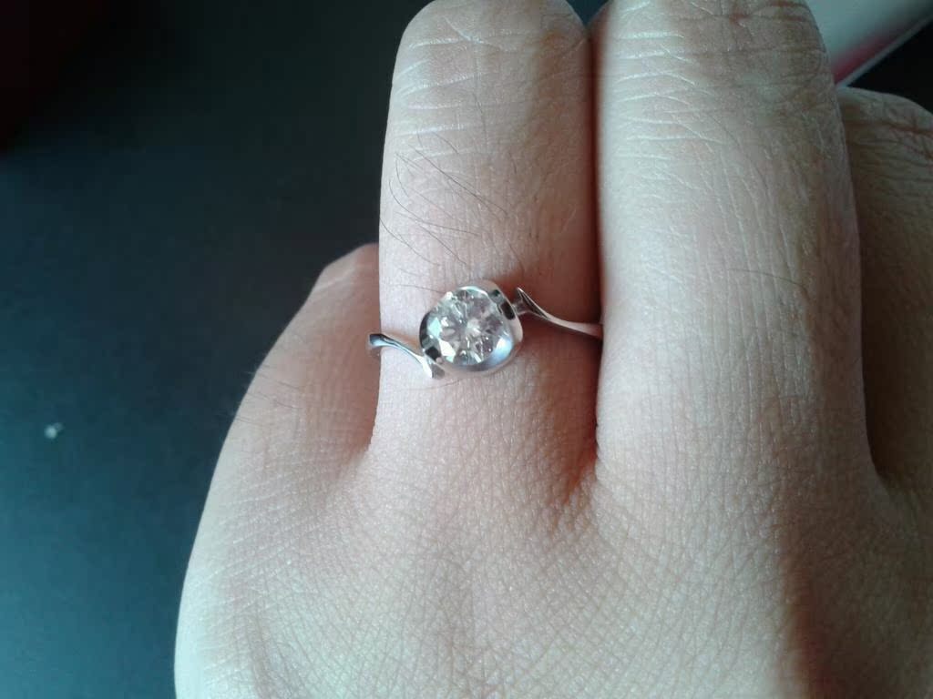 澳门购买的钻戒-pt750-钻石43分--原价一万多,