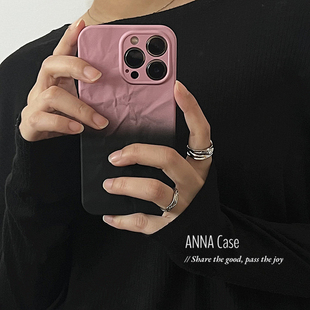 ANNACASE高级感ins甜酷黑粉撞色褶皱适用苹果15promax手机壳iphone14磨砂12pro11全包13promax防摔保护套