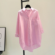 韩国粉色竖条纹中长款衬衣裙，女2023早秋宽松休闲衬衫薄外套潮