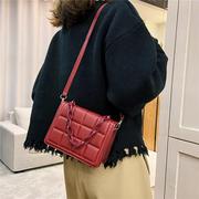 小包包女2021流行潮时尚链条，菱格单肩斜挎网红简约手提小方包