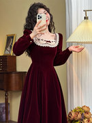赫本富家千金酒红色丝绒连衣裙，女秋冬长袖，复古法式气质蕾丝拼接裙