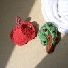 之只. 原创童趣红苹果刺绣串珠耳饰小树夸张水果手缝可爱手作耳夹