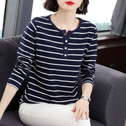 条纹长袖t恤女 2025新款秋衣外穿大码上衣中老年妈妈洋气打底小衫