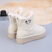 白色皮毛一体雪地靴女厚底，增高短筒靴皮面，防水防滑加绒保暖棉鞋冬