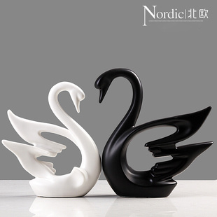 北欧极简黑白情侣天鹅摆件，结婚礼物创意客厅新房装饰陶瓷工艺品