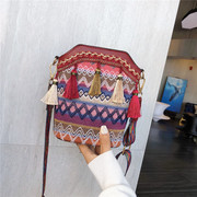 旅游景点蕾丝女包包时尚女包肩包韩版民族风流苏斜挎水桶包