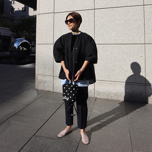 日本设计师款通勤OL简约圆领五分泡泡袖圆领夹克前短后长黑外套女