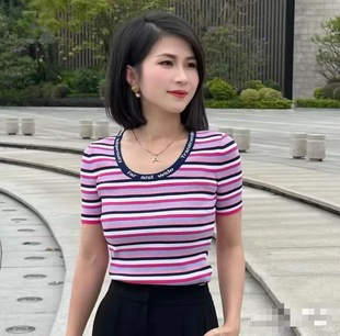 女装衣依阿玛施2024夏季莫兰迪色系条纹圆领修身短袖针织T恤