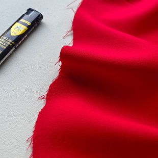 重乔曲线之美bao家法国产大红色，气质核纹结构羊毛纱绉150门幅