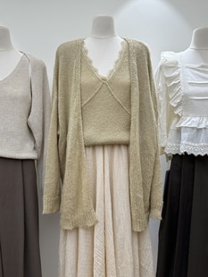 十三行冬季设计感拼蕾丝边v领套头马甲+宽松纯色毛衣开衫两件套女