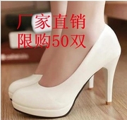 大码女鞋41-43春秋女士皮鞋，细跟圆头中跟单鞋，黑白色高跟鞋5-7-10c