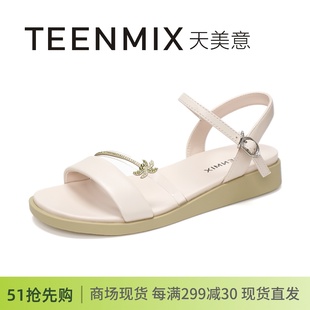 Teenmix天美意2024夏款坡跟露趾一字带后空金属休闲女鞋凉鞋CC865