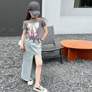 女童夏季套装复古个性，蝴蝶结涂鸦圆领短袖t恤牛仔半身裙两件套潮