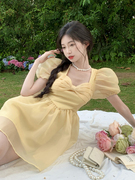 蝴蝶结连衣裙女装夏季泡泡袖法式黄色，温柔收腰气质，蓬蓬公主短裙子