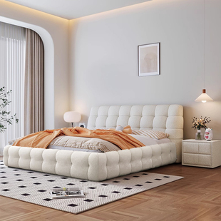 法式现代简约轻奢奶油风羊羔绒，棉花糖主，卧室布艺软包白色双人大床