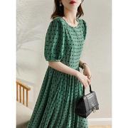 绿色波点连衣裙气质名媛牛油果裙子法式泡泡袖复古高级感短袖长裙