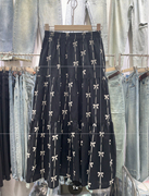 今年流行akk梨形身材，a字裙设计感小香风，黑色蝴蝶结半身裙女春季