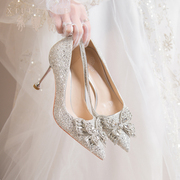 银色婚鞋新娘鞋女2024主婚纱小众高级感单鞋不累脚水钻高跟鞋