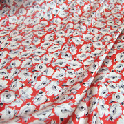 红色底白灰密集花朵素绉缎连衣裙衬衫半身裙桑蚕丝服装布料面料