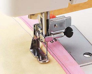 日本兄弟缝纫机电动家用多功能配件镶绳滚布条可调式单边拉链压脚