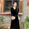赫本风法式黑色长袖，连衣裙女秋装女2023年气质显瘦金丝绒裙子
