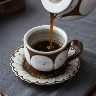 器昔手工刷花雏菊咖啡杯碟日式粗陶拉花拿铁咖啡杯带勺带碟水杯子