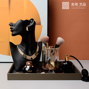 轻奢样板间衣帽间家具展厅梳妆台面，首饰架化妆品，香水瓶托盘组合22