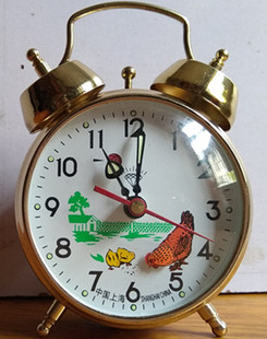 七夕创意--全铜齿轮92年产红色外壳小鸡，吃米钻石牌机械闹钟