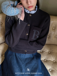 bettychow英伦荷叶边领口蓝黑色，刺绣羊毛开衫法式时髦慵懒毛衫