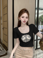 新中式圆领短袖t恤女生，夏季辣妹白色，设计感小众修身短款上衣