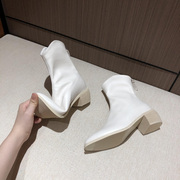 白色靴子女瘦瘦靴法式小短靴中高跟鞋2021春秋米色尖头中筒靴