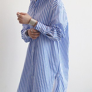 香港春秋2023蓝色竖条纹，衬衫休闲纯棉宽松大尺码长袖中长版女