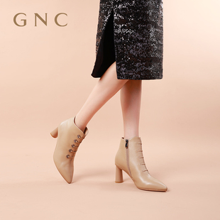 gnc时尚铆钉尖头短靴，女2023冬时装靴子，商场同款粗跟瘦瘦短靴
