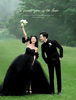 影楼主题拍照服装黑色抹胸婚纱，情侣旅拍草坪，外景在赫本风礼服