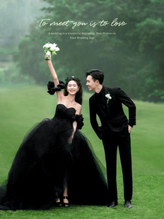 影楼主题拍照服装黑色抹胸婚纱情侣旅拍草坪外景在赫本风礼服