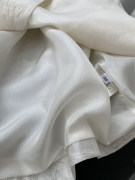 真丝内衬米白色刺绣真丝丝棉，v领盘扣新中式，米白色中长款外套薄