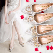 白色蕾丝珍珠扣新娘婚鞋女2023不累脚秀禾优雅婚纱两穿高跟鞋