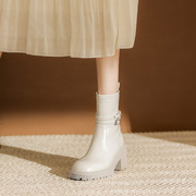 海伦馆春秋款，欧美风靴子女2024白色真皮短靴，软皮小个子马丁靴