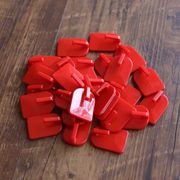 喜庆用品装饰配件红色，塑料小挂钩装扮布置粘钩日用品承重2斤