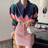 韩国chic减龄尖尖领撞色菱格宽松针织，毛衣+灯芯绒，高腰包(高腰包)臀半身裙
