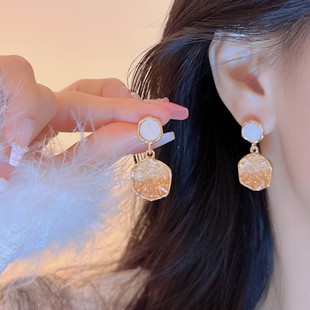 水晶耳环2023耳钉女小众耳饰，坠设计感高级轻奢气质耳夹