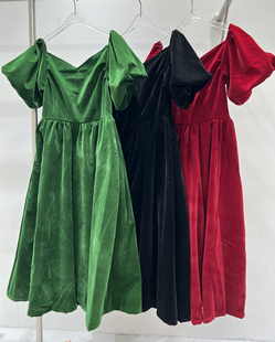 红色方领丝绒连衣裙女2023年秋季法式复古气质，别致赫本风显瘦裙子