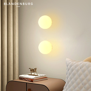 圆球玻璃壁灯时尚创意，艺术卧室床头灯温馨家用球形，房间造型灯