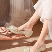 香槟色水晶新娘婚鞋女2023不累脚银色秀禾婚纱两穿伴娘平底鞋