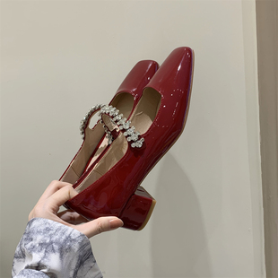 法式小香风粗跟红色单鞋女鞋子春季中跟银色玛丽珍鞋方头水钻瓢鞋