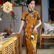 2023春夏女装黄色立领长款时尚复古花罗中国风修身旗袍演出服