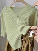 绿色v领冰丝针织短袖开衫女夏季设计感小众短款薄款正肩t恤上衣