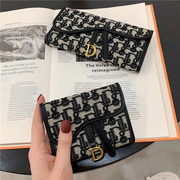 韩版小众钱包女短款字母印花折叠零钱夹多卡位搭扣长款手拿包